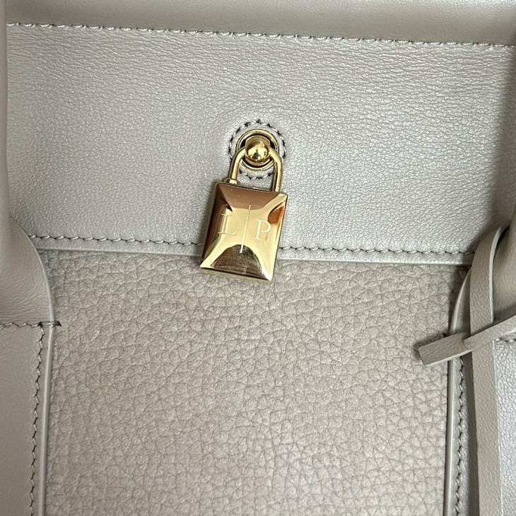 Picture of Loro Piana Handbags _SKUfw194065625fw